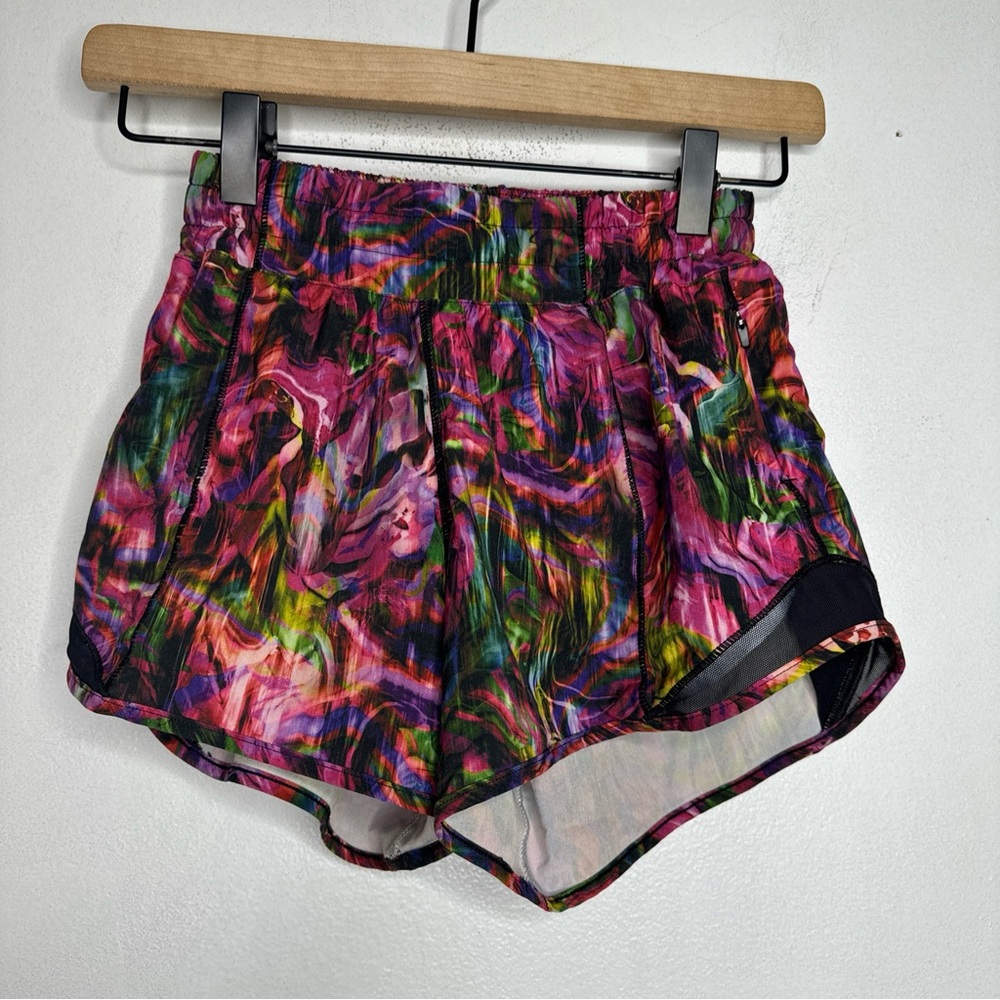 Lululemon Hotty Hot Shorts Size 2 TALL Hyper Flow Pink Multi Low Rise 4” CP